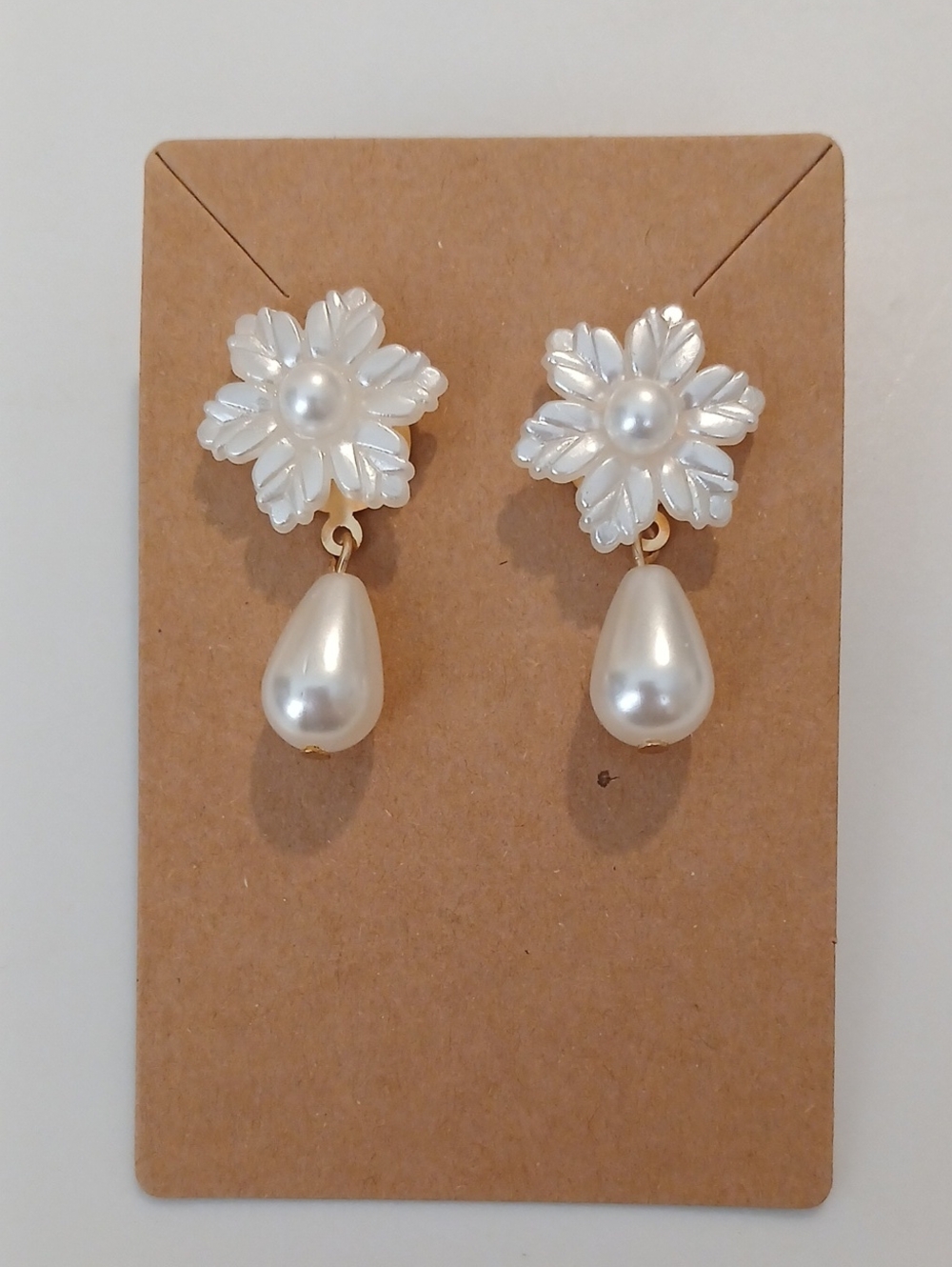 Fashion Jewelry White Floral Pearl Drop Earrings